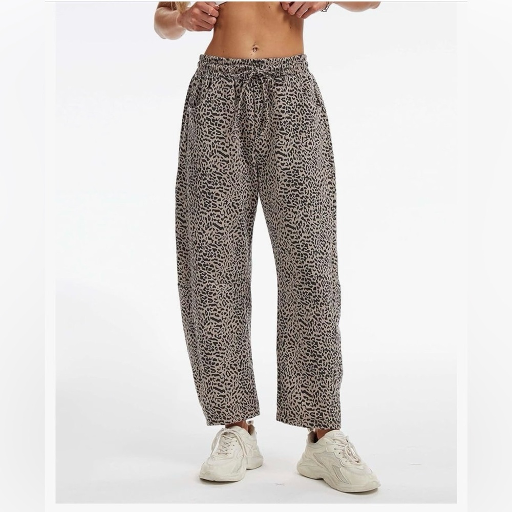 BARREL LEG LEOPARD JOGGER